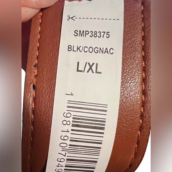 Steve Madden NWT Reversible Belt & 3 Interchangeable Buckles 4 Piece Gift Set - Picture 7 of 7